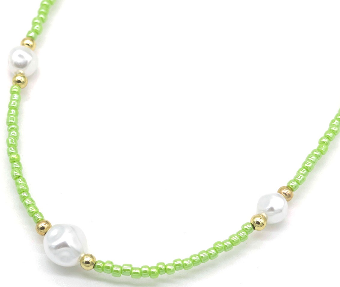 E-D15.1 N830-026-3 Necklace Glassbeads Green